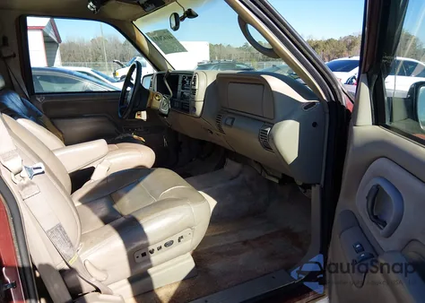 1998 Chevrolet Suburban 1500 from USA, damaged, VIN 1GNFK16R5WJ304497